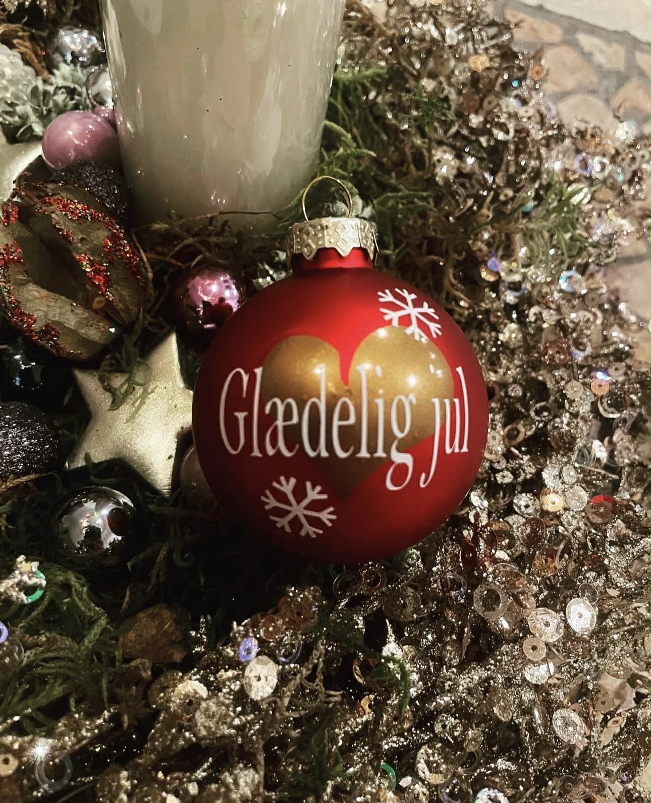Røde julekugler