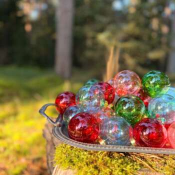 Gennemsigtige glasjulekugler i flere farver